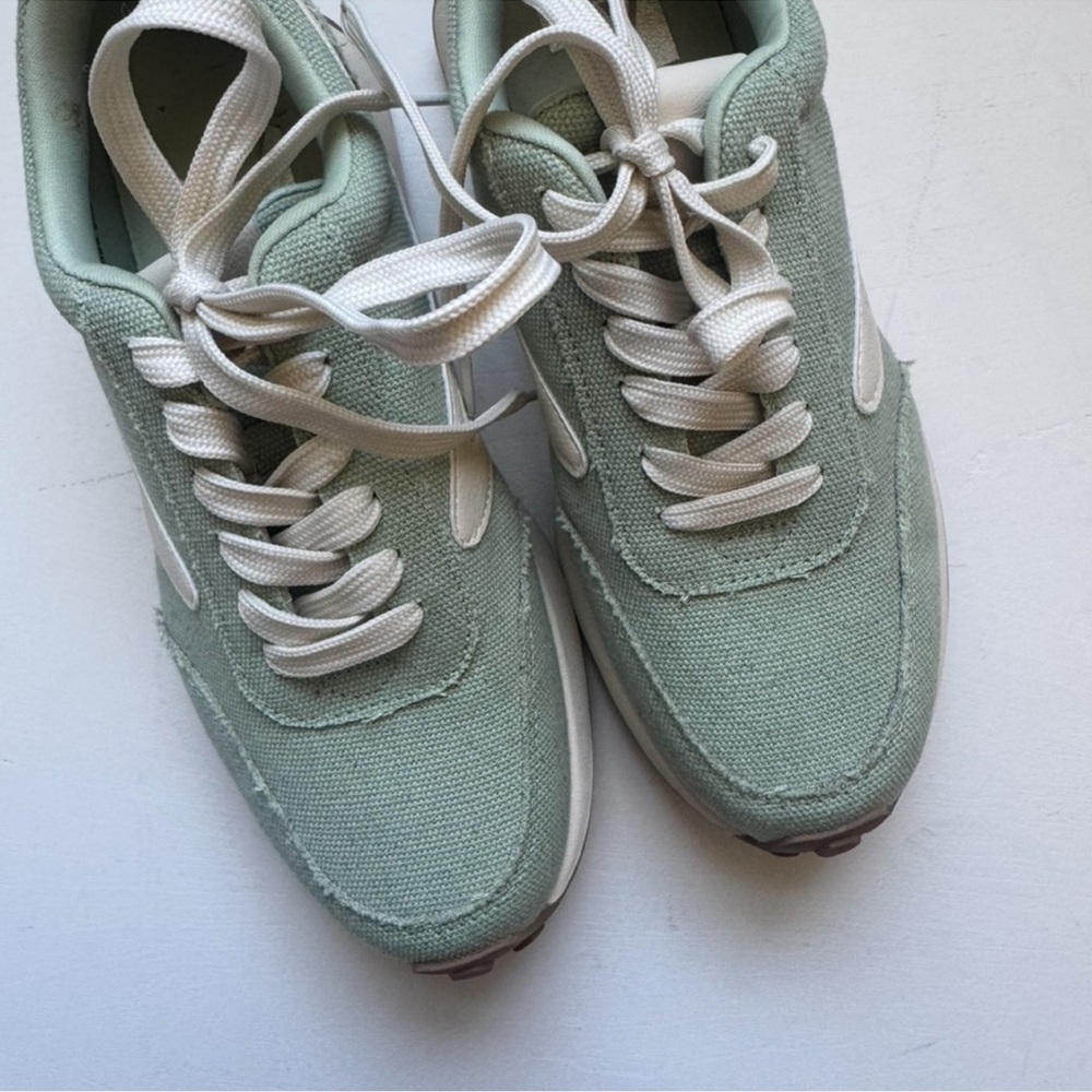 DV by Dolce Vita Braiden Sneakers - Picture 4 of 12